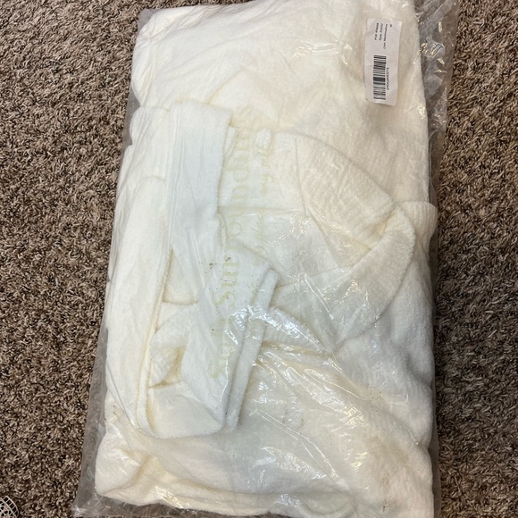 NEW Chenille Ruffled Robe - Picture 6 of 7